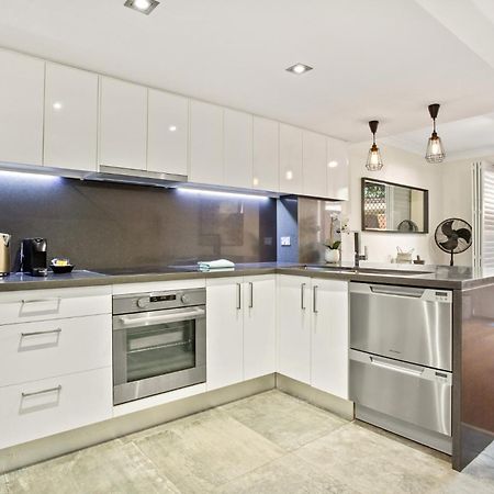 シドニーElegantly Modern 2-Bed In The Heart Of Chippendaleアパートメント エクステリア 写真