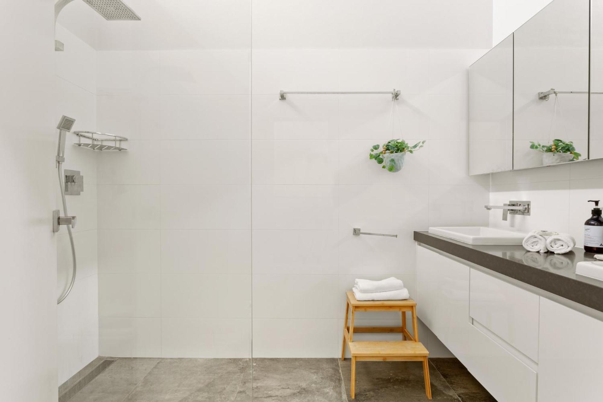 シドニーElegantly Modern 2-Bed In The Heart Of Chippendaleアパートメント エクステリア 写真