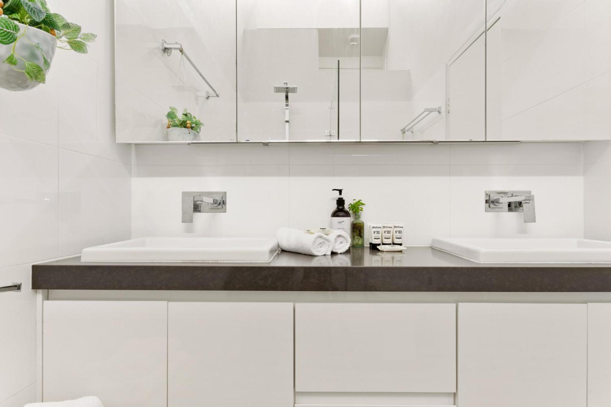 シドニーElegantly Modern 2-Bed In The Heart Of Chippendaleアパートメント エクステリア 写真