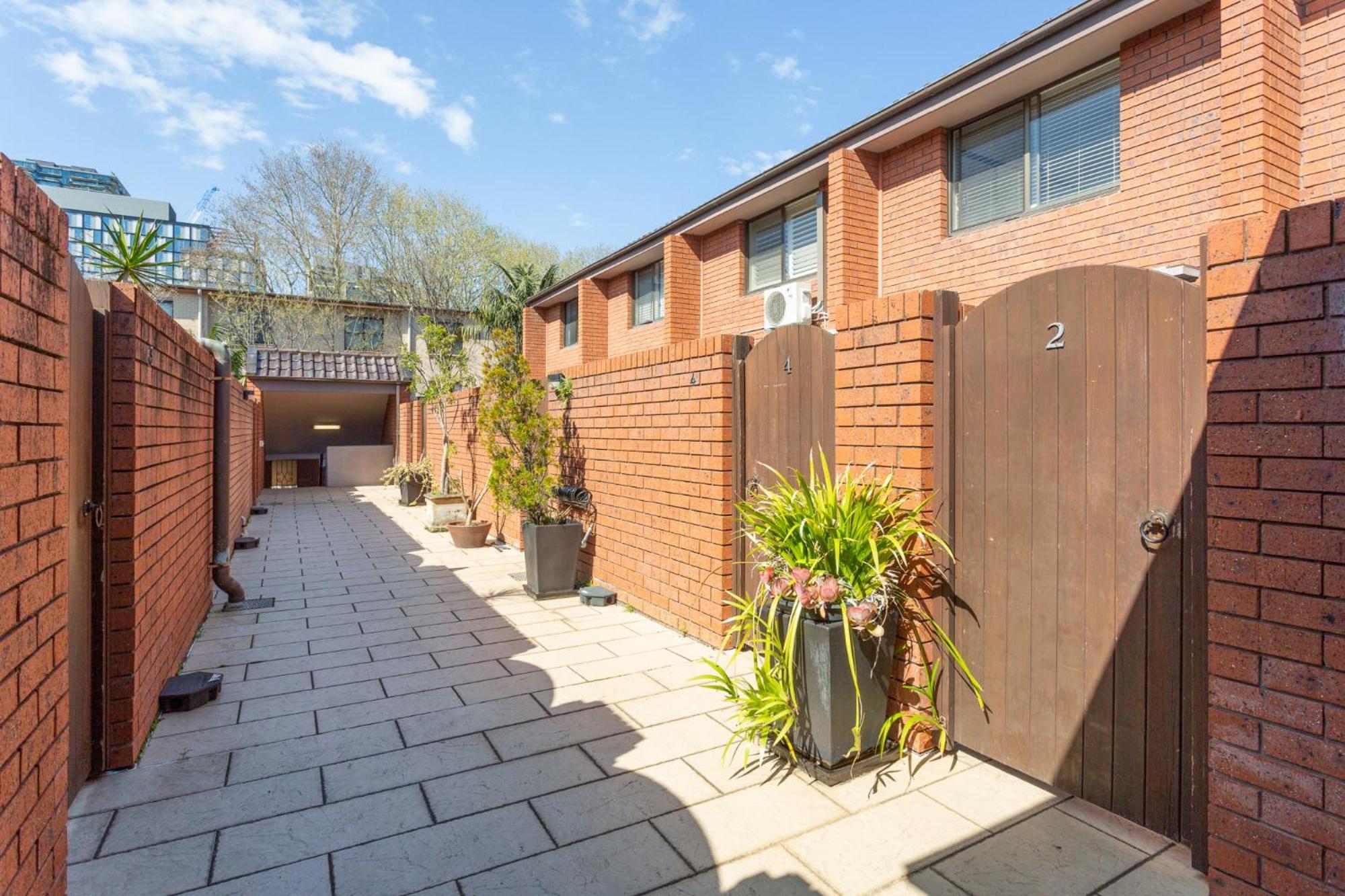 シドニーElegantly Modern 2-Bed In The Heart Of Chippendaleアパートメント エクステリア 写真
